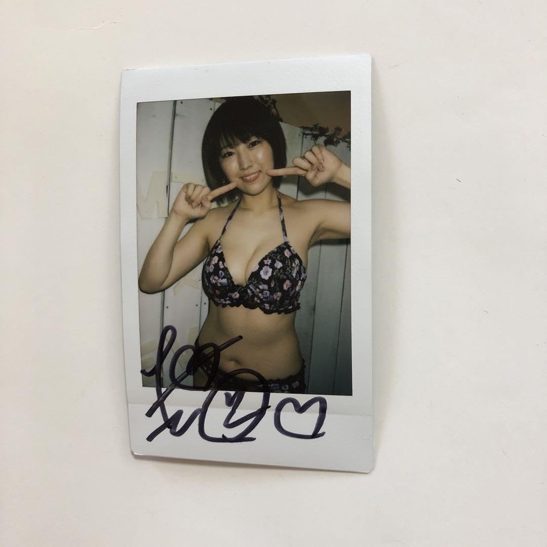 Amazon.co.jp: デビュー頃の 松本菜奈実 直筆サインチェキ : おもちゃ